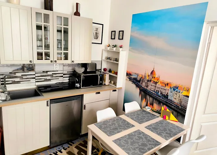 Margaret & Violet - Stylish Downtown Apartments In Budapest